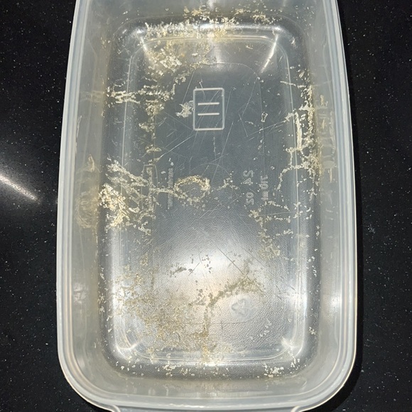 Rubbermaid Rectangular Plastic Food Storage Container - Picture 4 of 5